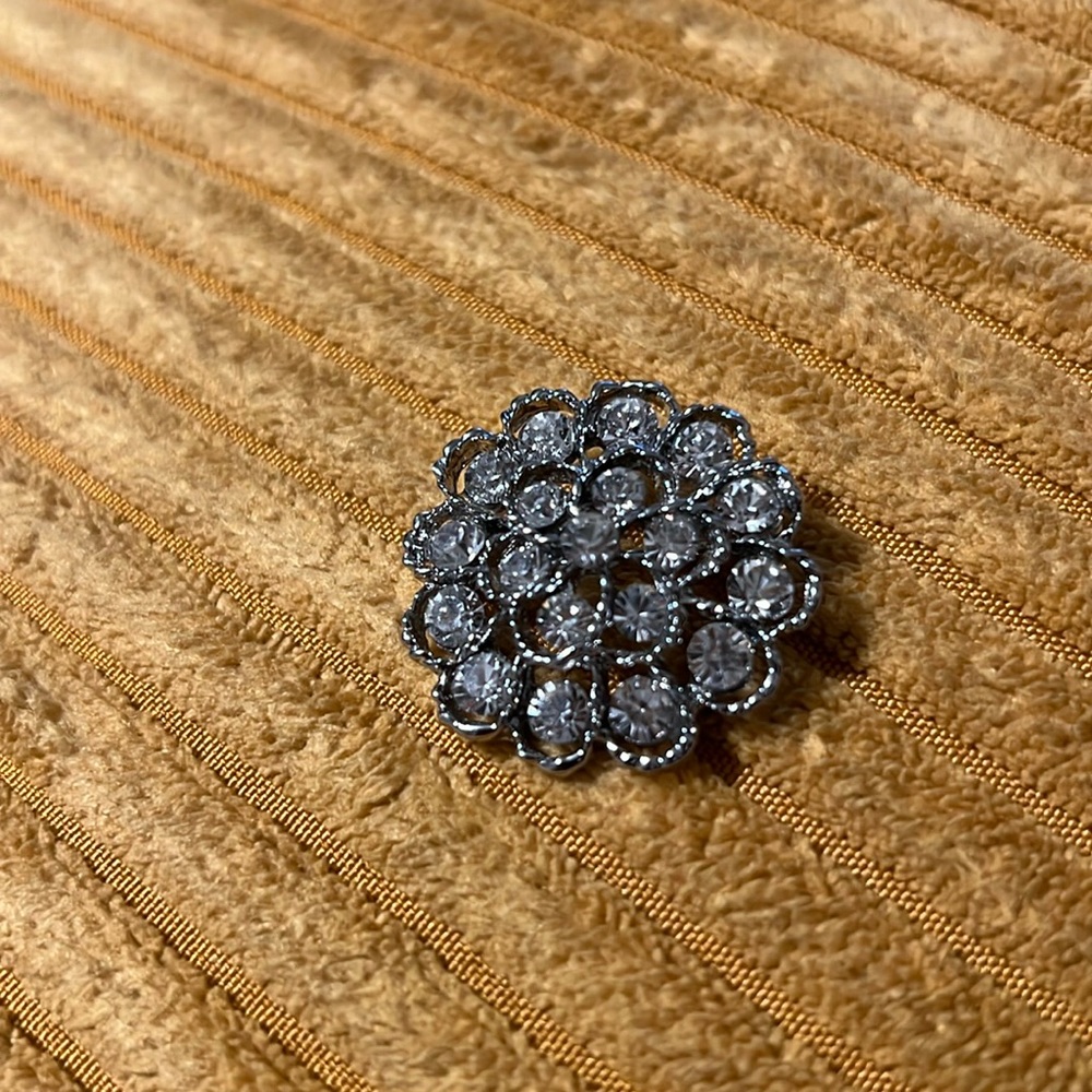 Floral rhinestone Brooch